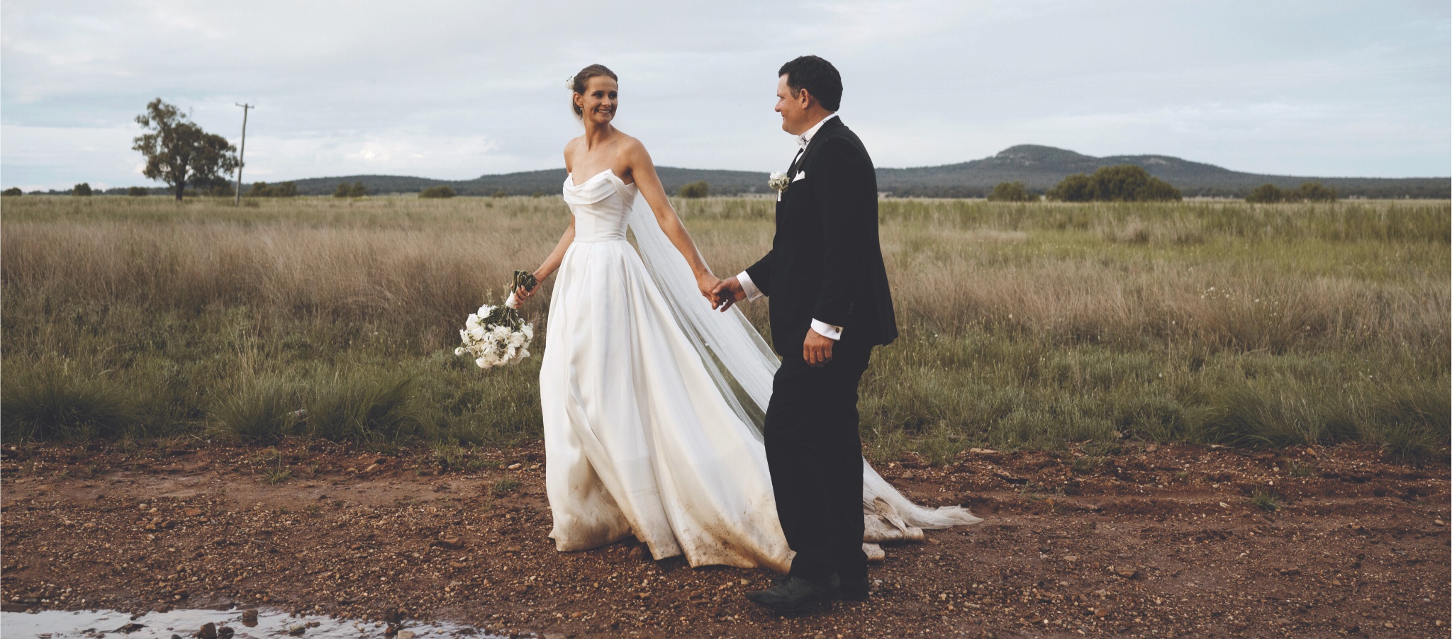 Floods didn’t stop this couple from tying the knot on the Liverpool Plains